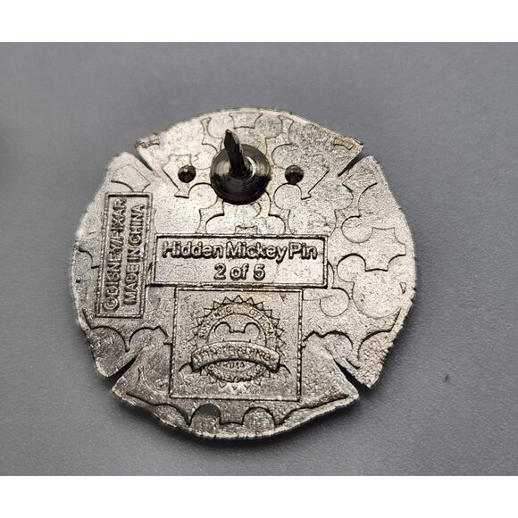 Disney Pin Cars Mater's Junkyard Jamboree Signs Rescue Squad Trading Pin 2014 - Picture 2 of 3